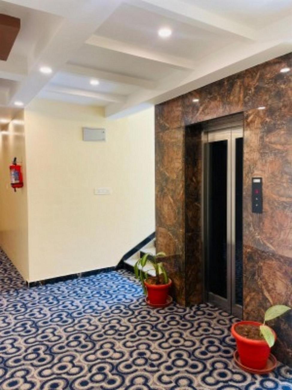 Vovo Hotels Yelahanka Eksteriør billede